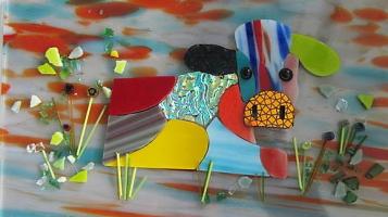 davis_maxine_2018_chelsie_enjoying_the_view_fused_glass_10x6_framed_165
