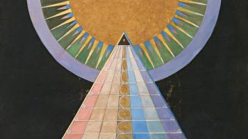 A painting by Hilma af Klint of a pyramid made up of stripes of pink, peach, beige, blue, green, and purple, overlapping a half circle containing a stylized gold sun on a black background.