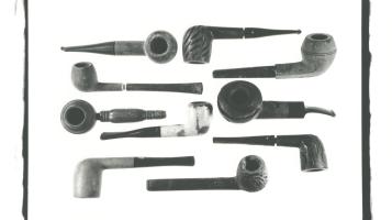 B&W photos of a set of varying design and size tobacco pipes.