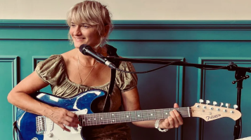 Art Amplified featuring Thea Wren