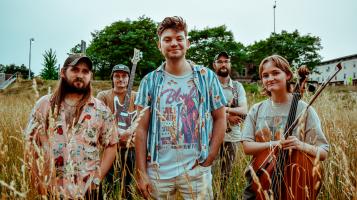 Summer Concert Series: MOMDAD