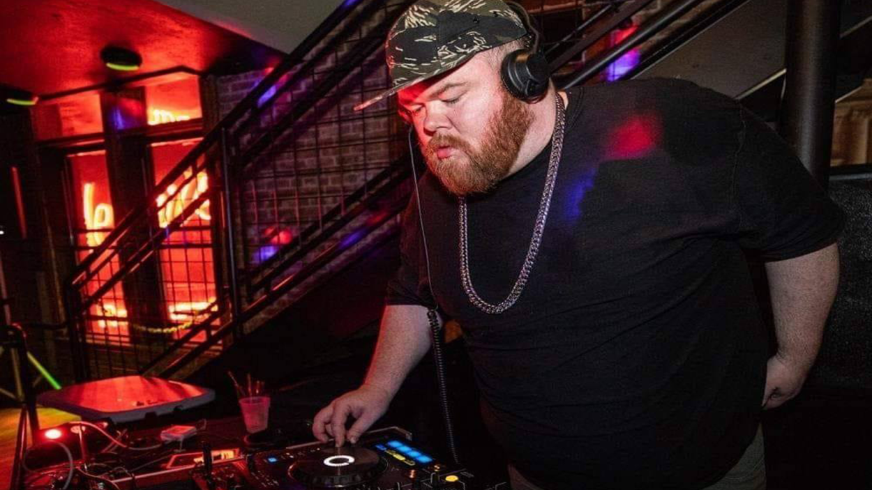 Splash Dance: DJ CRWD CNTL